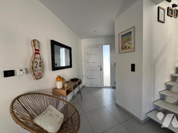 A VENDRE - BATZ SUR MER - BELLE MAISON CONTEMPORAINE T5 - A PROXIMITE IMMEDIATE DU BOURG
Tout ...