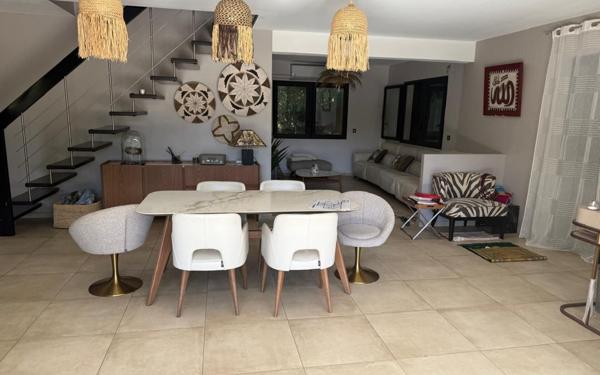 Maison à vendre    7 pièces •  Saint-Paul