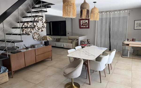 Maison à vendre    7 pièces •  Saint-Paul