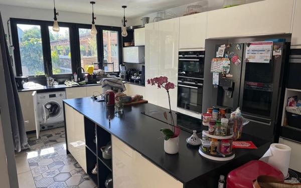 Maison à vendre    7 pièces •  Saint-Paul