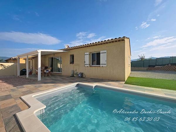 EXCLUSIVITÉ - MAISON DE PLAIN-PIED AVEC PISCINE ET GARAGE
