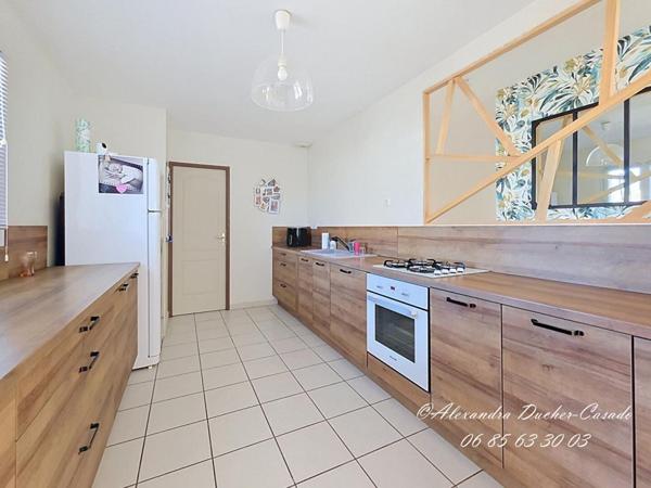 EXCLUSIVITÉ - MAISON DE PLAIN-PIED AVEC PISCINE ET GARAGE