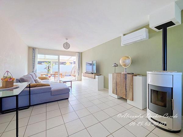 EXCLUSIVITÉ - MAISON DE PLAIN-PIED AVEC PISCINE ET GARAGE
