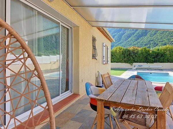 EXCLUSIVITÉ - MAISON DE PLAIN-PIED AVEC PISCINE ET GARAGE