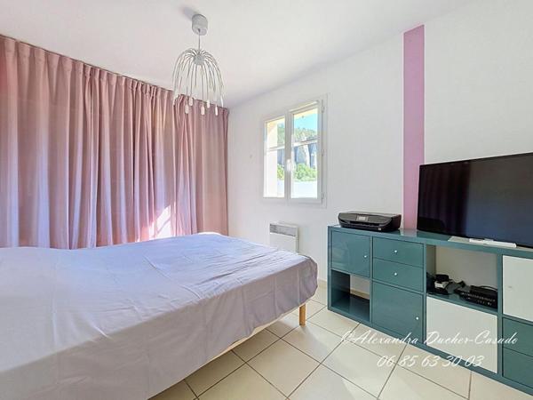 EXCLUSIVITÉ - MAISON DE PLAIN-PIED AVEC PISCINE ET GARAGE