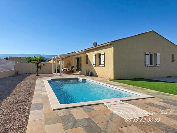 EXCLUSIVITÉ - MAISON DE PLAIN-PIED AVEC PISCINE ET GARAGE