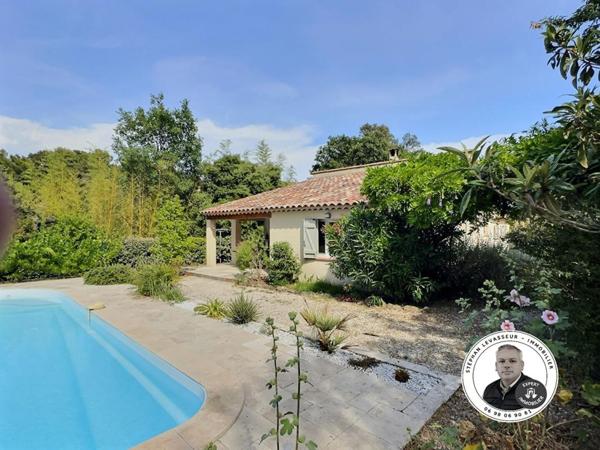MAISON de plain pied de Caractère avec Piscine