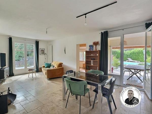 MAISON de plain pied de Caractère avec Piscine