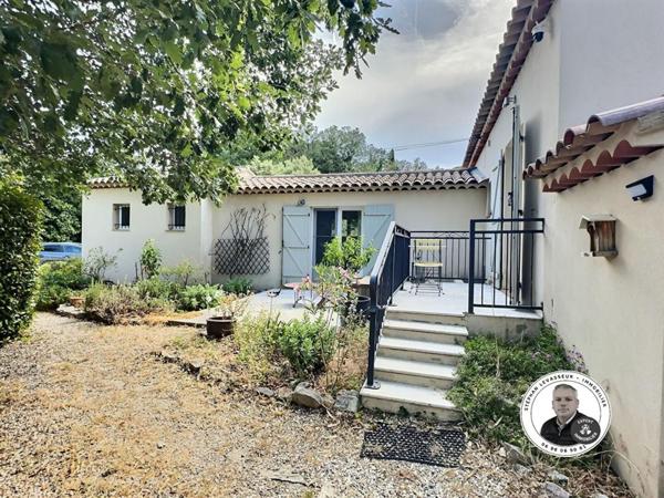 MAISON de plain pied de Caractère avec Piscine