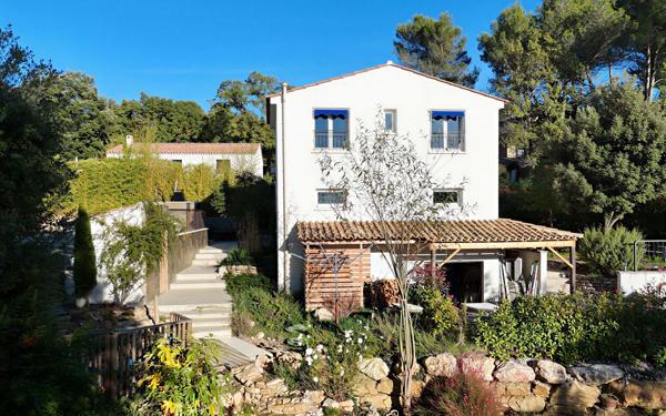 Maison à vendre    5 pièces •  Pourrières