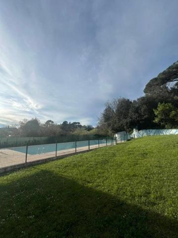 Cannes-La-Bocca Nord: Grand 5 pièces de 100 m2 avec parking
