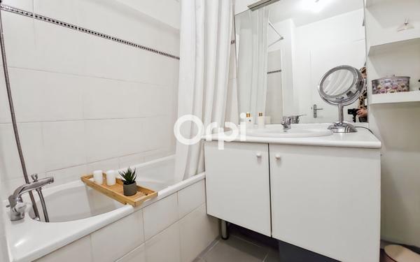 Appartement à vendre    3 pièces • 64,77 m2 Marseille 13