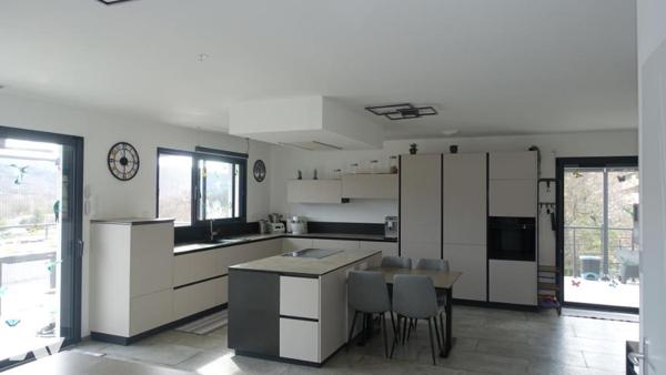 Villa contemporaine avec vue dominante à Mallemoisson