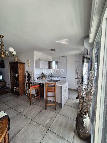 T4 88m2 +Terrasse de 20M2 et Double Box 35m2 10ème