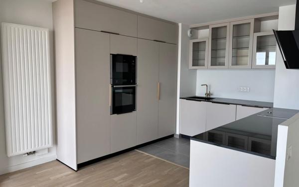 Appartement à louer    5 pièces • 110,80 m2 Bordeaux