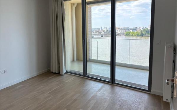 Appartement à louer    5 pièces • 110,80 m2 Bordeaux