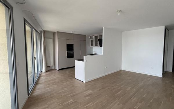 Appartement à louer    5 pièces • 110,80 m2 Bordeaux