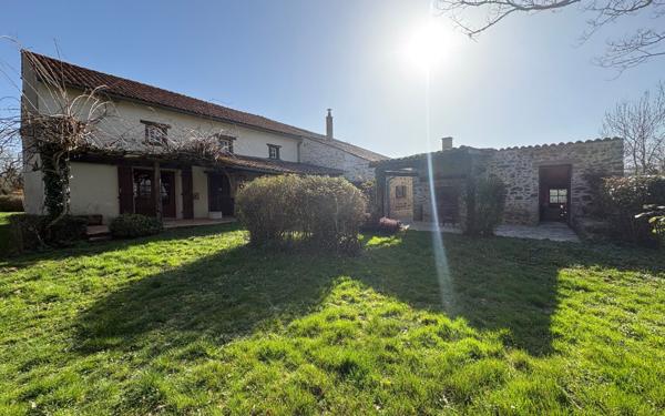 Maison à vendre    6 pièces •  Lathus-Saint-Rémy