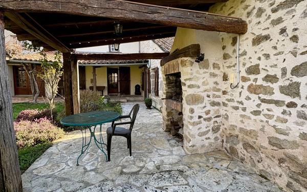 Maison à vendre    6 pièces •  Lathus-Saint-Rémy