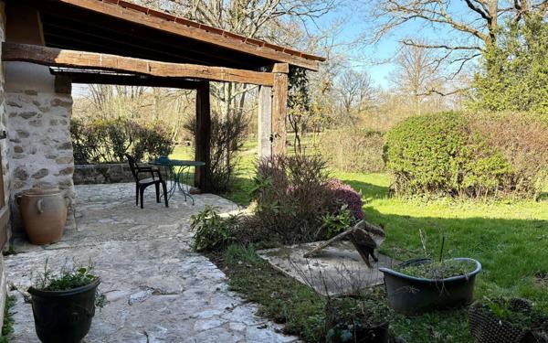 Maison à vendre    6 pièces •  Lathus-Saint-Rémy