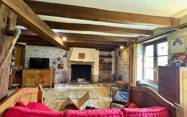 Maison à vendre    6 pièces •  Lathus-Saint-Rémy