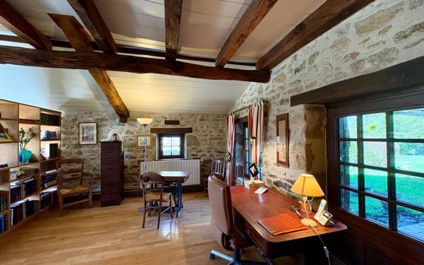 Maison à vendre    6 pièces •  Lathus-Saint-Rémy