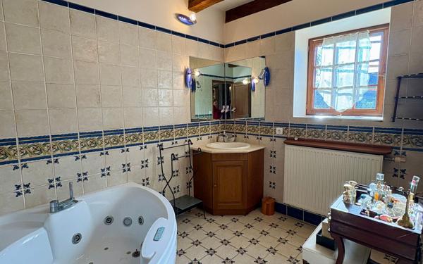 Maison à vendre    6 pièces •  Lathus-Saint-Rémy