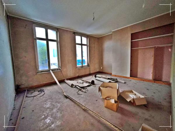 Ensemble immobilier: 1 local + 1 appartement à vendre 7 pièces FOURMIES (59)