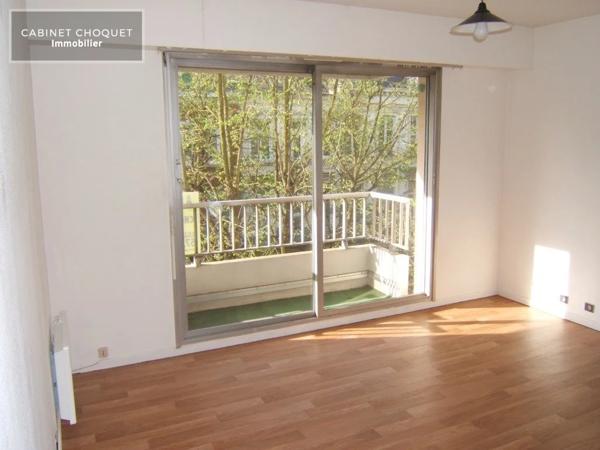 STUDIO AVEC BALCON EN RESIDENCE SECRUISEE A LOUER - LILLE PLEIN CENTRE - REPUBLIQUE - ENTRE METRO REPUBLIQUE ET THEATRE SEBASTOPOL - 25 m 2 - 653 € charges comprises par mois