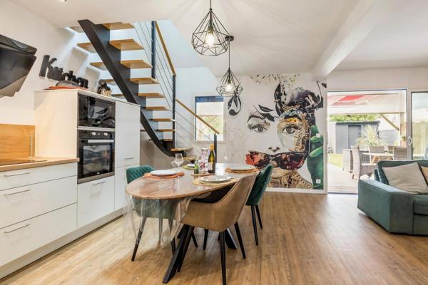 Saint-Lyphard (44410) maison avec garage et piscine chauffée et un SPA Jacuzzi, le tout sur un jardin paysagé.