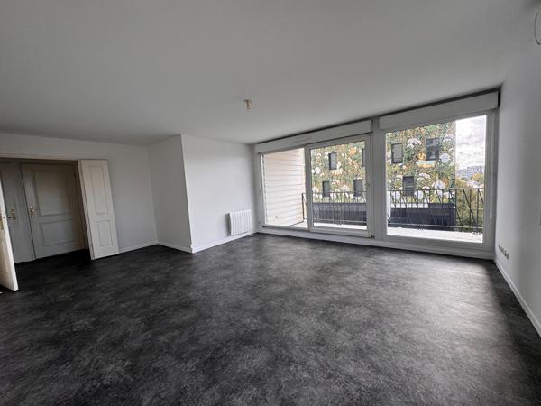 Appartement 3 pièces 69 m2 + balcon + cave - LILLE FLANDRES