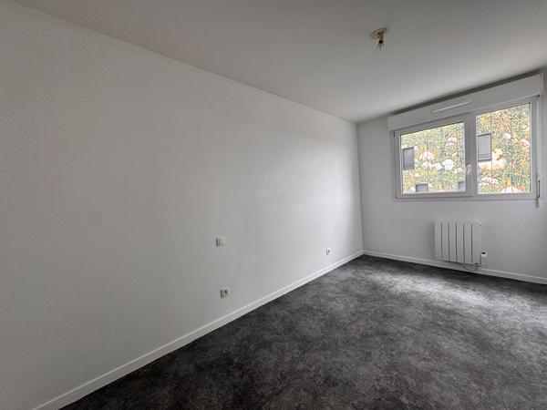 Appartement 3 pièces 69 m2 + balcon + cave - LILLE FLANDRES