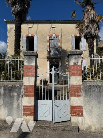 COEUR DU VILLAGE DE SOS, ANCIENNE MAISON BOURGEOISE AVEC JARDIN