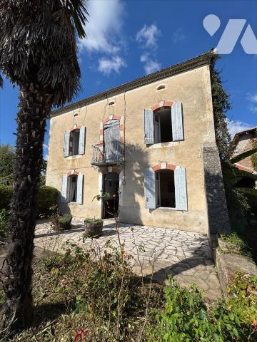 COEUR DU VILLAGE DE SOS, ANCIENNE MAISON BOURGEOISE AVEC JARDIN