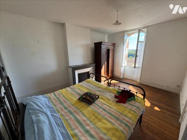 COEUR DU VILLAGE DE SOS, ANCIENNE MAISON BOURGEOISE AVEC JARDIN