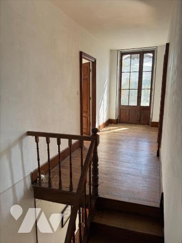 COEUR DU VILLAGE DE SOS, ANCIENNE MAISON BOURGEOISE AVEC JARDIN