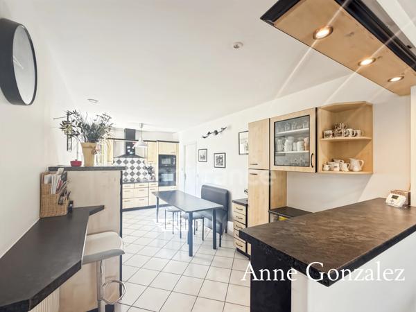 Saint Jean le Blanc, à 5 minutes d'Orleans dans un secteur privilégié etcherché à vendre grande maison familiale de 235 m2, 5 chambres, salle de jeux de 30 m2 garage double, jardin clos et abri