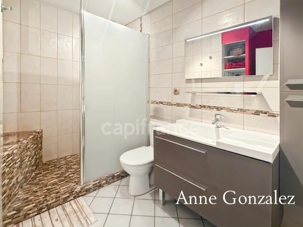 Saint Jean le Blanc, à 5 minutes d'Orleans dans un secteur privilégié etcherché à vendre grande maison familiale de 235 m2, 5 chambres, salle de jeux de 30 m2 garage double, jardin clos et abri
