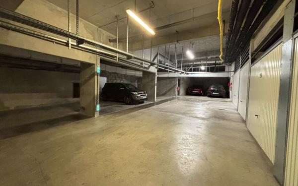 Stationnement à louer