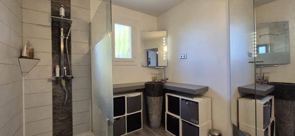 Maison Gigean 4 pièce(s) 140 m2 avec piscine