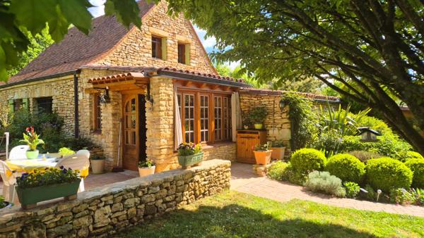 LE COUCHÉ DE SOLEIL CHAQUE JOUR, UNE VUE MAGNIFIQUE, CETTE MAISON PERIGOURDINE EN PIERRE DE GRANDE QUALITÉ A TOUT !