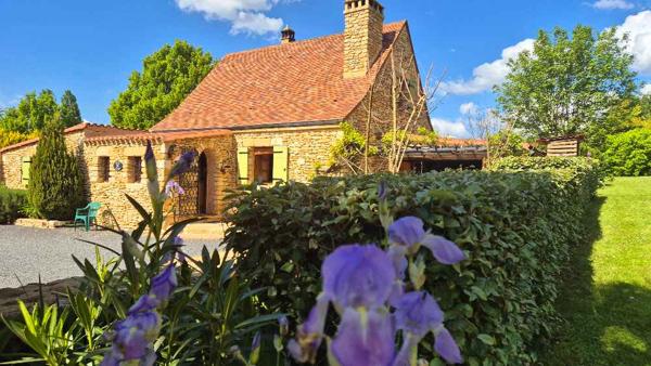 LE COUCHÉ DE SOLEIL CHAQUE JOUR, UNE VUE MAGNIFIQUE, CETTE MAISON PERIGOURDINE EN PIERRE DE GRANDE QUALITÉ A TOUT !