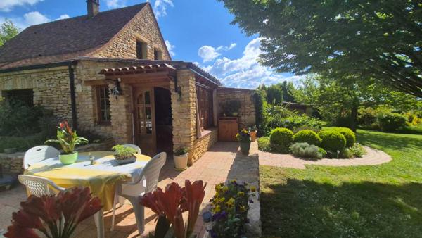 LE COUCHÉ DE SOLEIL CHAQUE JOUR, UNE VUE MAGNIFIQUE, CETTE MAISON PERIGOURDINE EN PIERRE DE GRANDE QUALITÉ A TOUT !