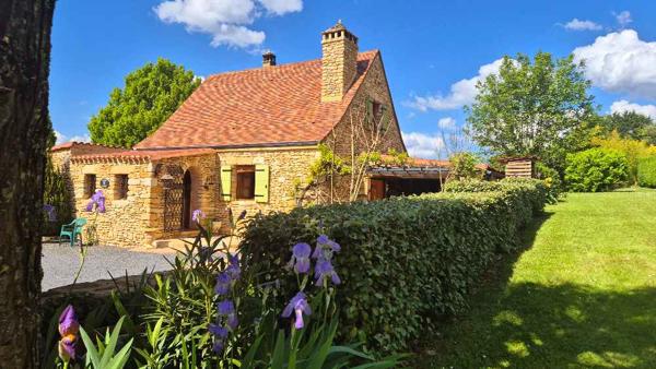 LE COUCHÉ DE SOLEIL CHAQUE JOUR, UNE VUE MAGNIFIQUE, CETTE MAISON PERIGOURDINE EN PIERRE DE GRANDE QUALITÉ A TOUT !
