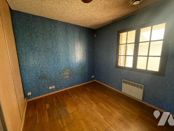 Pavillon plain-pied avec terrasse et garages