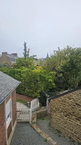 DINARD CENTRE DISPONIBLE 03/2027 Charmant 2 pièces de 33 m² Séjour exposé Sud – Chambre côté jardin