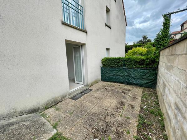 Appartement à louer    1 pièce •  Épône