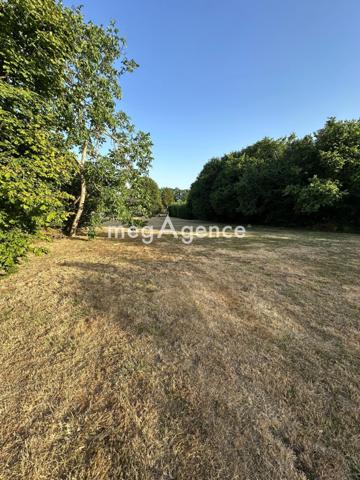 Terrain à BEAUMONT SAINT CYR, 86130 - 2350m²