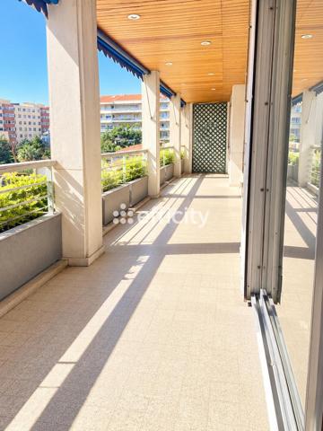 Appartement
         5 pièces
        - 140 m² Bien prestige 529 000 € *