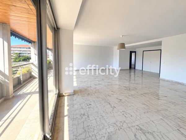 Appartement
         5 pièces
        - 140 m² Bien prestige 529 000 € *